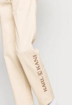 Bestes Angebot ✨ Karl Kani RETRO STRAIGHT LEG PANTS SAND - Chino - Sand, Herren 🎉 -Karl Kani Verkäufe 024037d7285c435c917aba1ed908ddc9