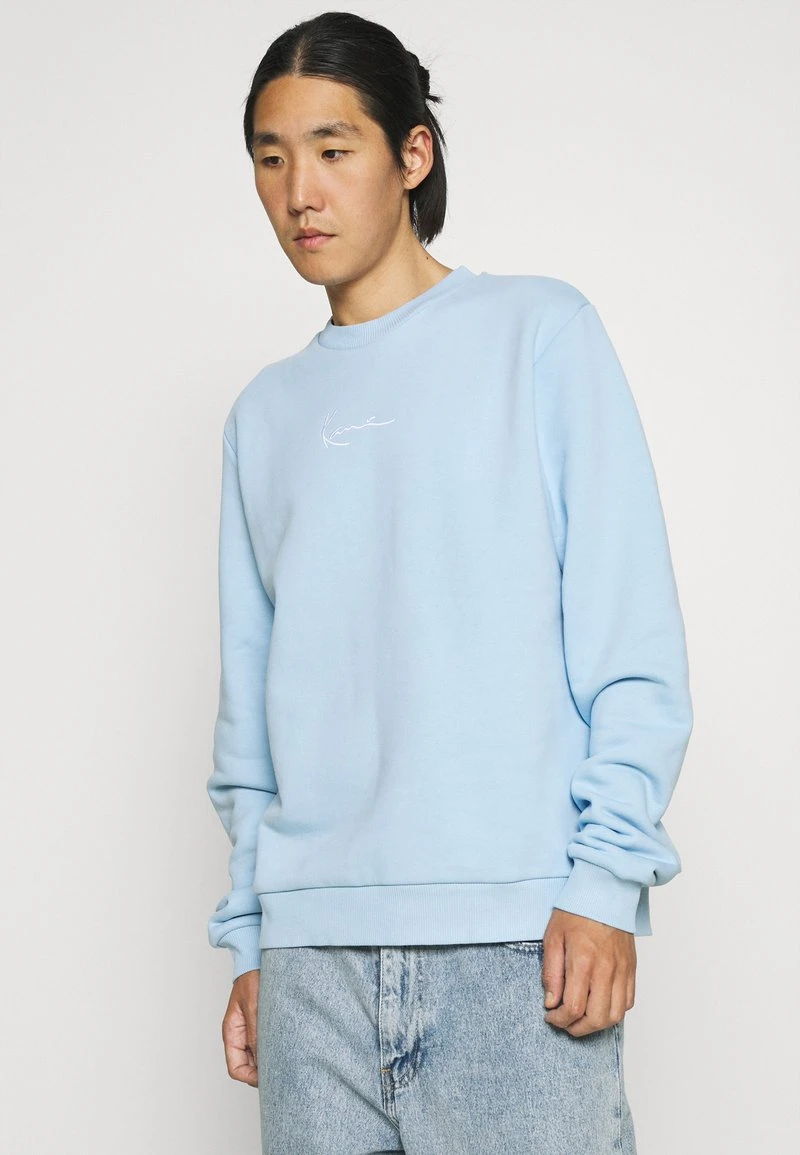 Bestes Angebot ❤️ Karl Kani UNISEX SMALL SIGNATURE CREW - Sweatshirt - Light Blue ✔️ 1 Bestes Angebot ❤️ Karl Kani UNISEX SMALL SIGNATURE CREW - Sweatshirt - Light Blue ✔️