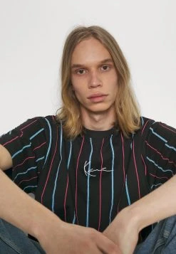 Großhandel 👍 Karl Kani SMALL SIGNATURE PINSTRIPE TEE - T-Shirt Print - Black, Herren 😀 -Karl Kani Verkäufe 03d82d4b072c482297c81bc06494d530