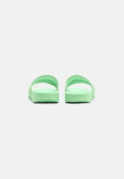 Brandneu 👏 Karl Kani SIGNATURE POOL SLIDE - Pantolette Flach - Green, Damen 🤩 -Karl Kani Verkäufe 07d096ea9cc9456093c35b0880651ff6
