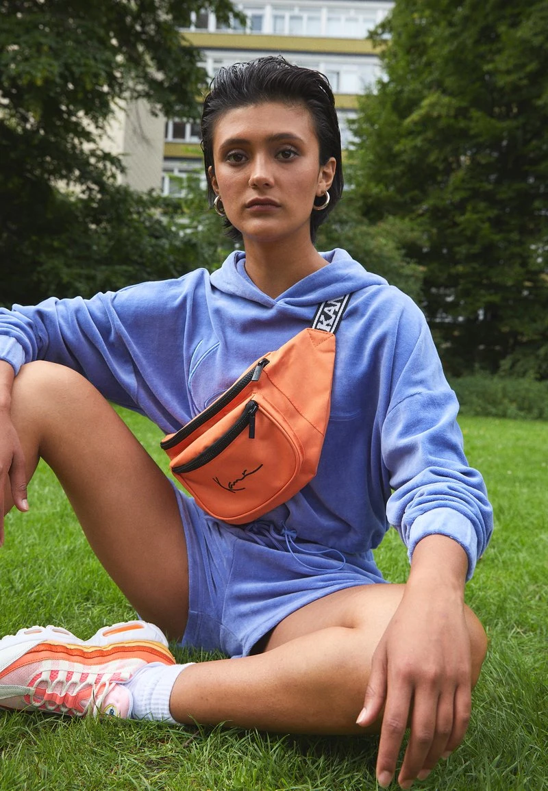 Blitzangebot 🤩 Karl Kani SIGNATURE CROP NICKI HOODIE - Sweatshirt - Blue, Damen ⭐ 2 Blitzangebot 🤩 Karl Kani SIGNATURE CROP NICKI HOODIE - Sweatshirt - Blue, Damen ⭐ – Bild 2