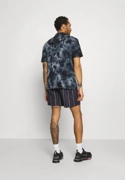 Großhandel 👏 Karl Kani SMALL SIGNATURE PINSTRIPE - Shorts - Black, Herren 🎁 -Karl Kani Verkäufe 11fb1ba371a54888aae2a5dacc3cd9fd