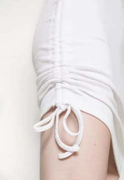 Aktion ❤️ Karl Kani SMALL SIGNATURE GATHERED DRESS - Etuikleid - White, Damen ⭐ 16 Aktion ❤️ Karl Kani SMALL SIGNATURE GATHERED DRESS - Etuikleid - White, Damen ⭐ -Karl Kani Verkäufe 1412bc2b337242eeb9f376f98c1b89fb