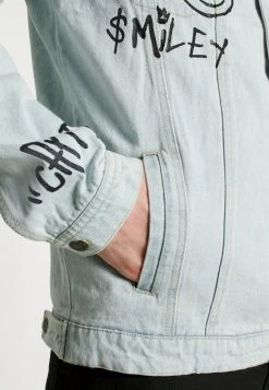 Billig ❤️ KARL KANI X SMILEY® RETRO SCRIBBLE JACKET UNISEX - 👍 Jeansjacke - Bleached Blue 🧨 -Karl Kani Verkäufe 1496bc310d21445981394019c4858288