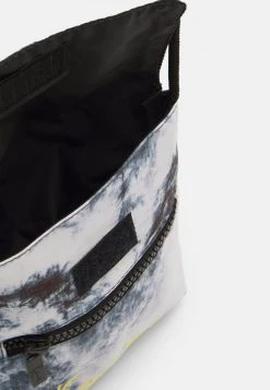 Blitzangebot ⌛ Karl Kani SIGNATURE TIE DYE POUCH BAG UNISEX - Umhängetasche - Black ✔️ -Karl Kani Verkäufe 1eb3bc002d6c48758b749c20497f0ed4