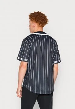 Blitzangebot ✔️ Karl Kani SERIF ⚾ BASEBALL UNISEX - Strickjacke - Black 🛒 -Karl Kani Verkäufe 20cc0e06e2ce44cd8c7fc1bff32e6aa5