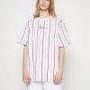 Bestpreis ✔️ Karl Kani SMALL SIGNATURE PINSTRIPE TEE - T-Shirt Print - White, Herren 🔔 -Karl Kani Verkäufe 2431e5208a89466c96c6a75d224ecd1f