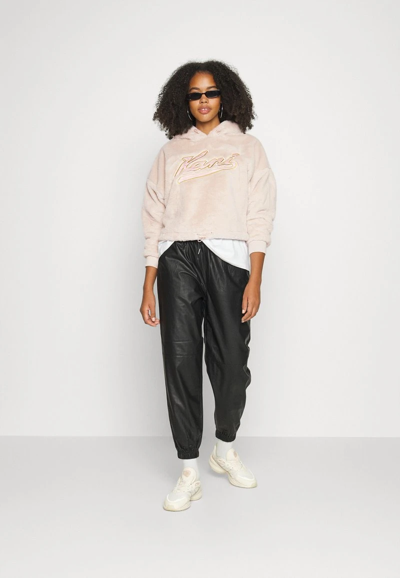 Angebote 🥰 Karl Kani VARSITY HOODIE - Kapuzenpullover - Cream, Damen 🔥 2 Angebote 🥰 Karl Kani VARSITY HOODIE - Kapuzenpullover - Cream, Damen 🔥 – Bild 2