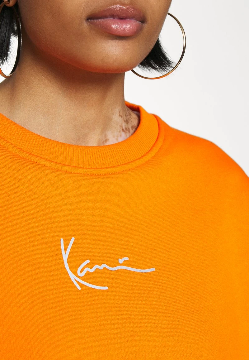 Bestes Angebot 🎁 Karl Kani SMALL SIGNATURE CREW - Sweatshirt - Orange, Damen ✨ 6 Bestes Angebot 🎁 Karl Kani SMALL SIGNATURE CREW - Sweatshirt - Orange, Damen ✨ – Bild 6