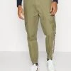Rabatt 😉 Karl Kani RETRO WASHED PANTS - Cargohose - Dark Green, Herren ✔️ -Karl Kani Verkäufe 344b144233d240dab0336f81d10b5c9d