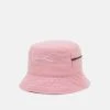 Budget ✨ Karl Kani SIGNATURE WASHED ZIP BUCKET HAT UNISEX - Hut - Rose ⭐ -Karl Kani Verkäufe 3b48aa18fb754f9ea95c64c6c8dae16f