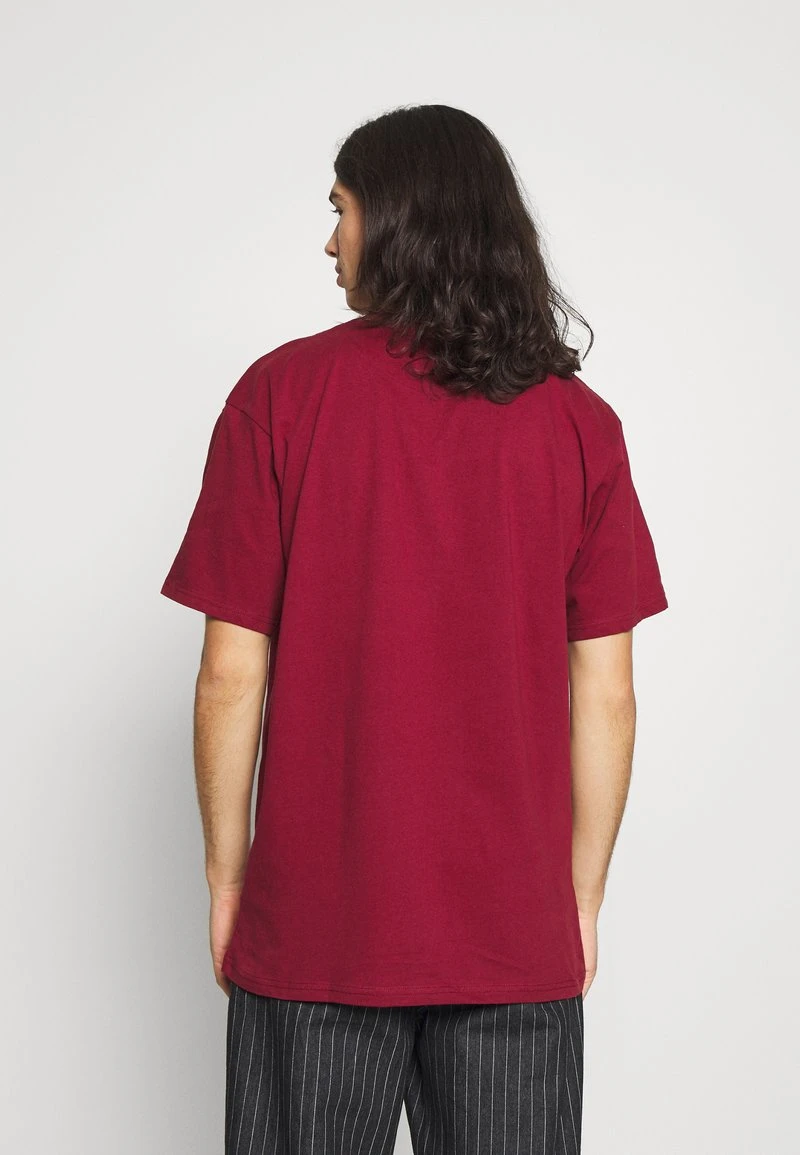 Billig 🤩 Karl Kani SIGNATURE ESSENTIAL TEE UNISEX - T-Shirt Basic - Dark Red ⭐ 3 Billig 🤩 Karl Kani SIGNATURE ESSENTIAL TEE UNISEX - T-Shirt Basic - Dark Red ⭐ – Bild 3