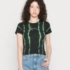 Angebote 🌟 Karl Kani SMALL SIGNATURE TIE DYE SHORT TEE - T-Shirt Print - Black, Damen ✨ 10 Angebote 🌟 Karl Kani SMALL SIGNATURE TIE DYE SHORT TEE - T-Shirt Print - Black, Damen ✨ -Karl Kani Verkäufe 3e99679bcc5646779041af6ab65a2f2f