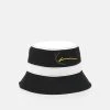 Blitzangebot ✔️ Karl Kani SIGNATURE PINSTRIPE BUCKET HAT UNISEX - Hut - Black 🔔 -Karl Kani Verkäufe 3fa3ce08293f4b0dbf0ec47e1a8168bb