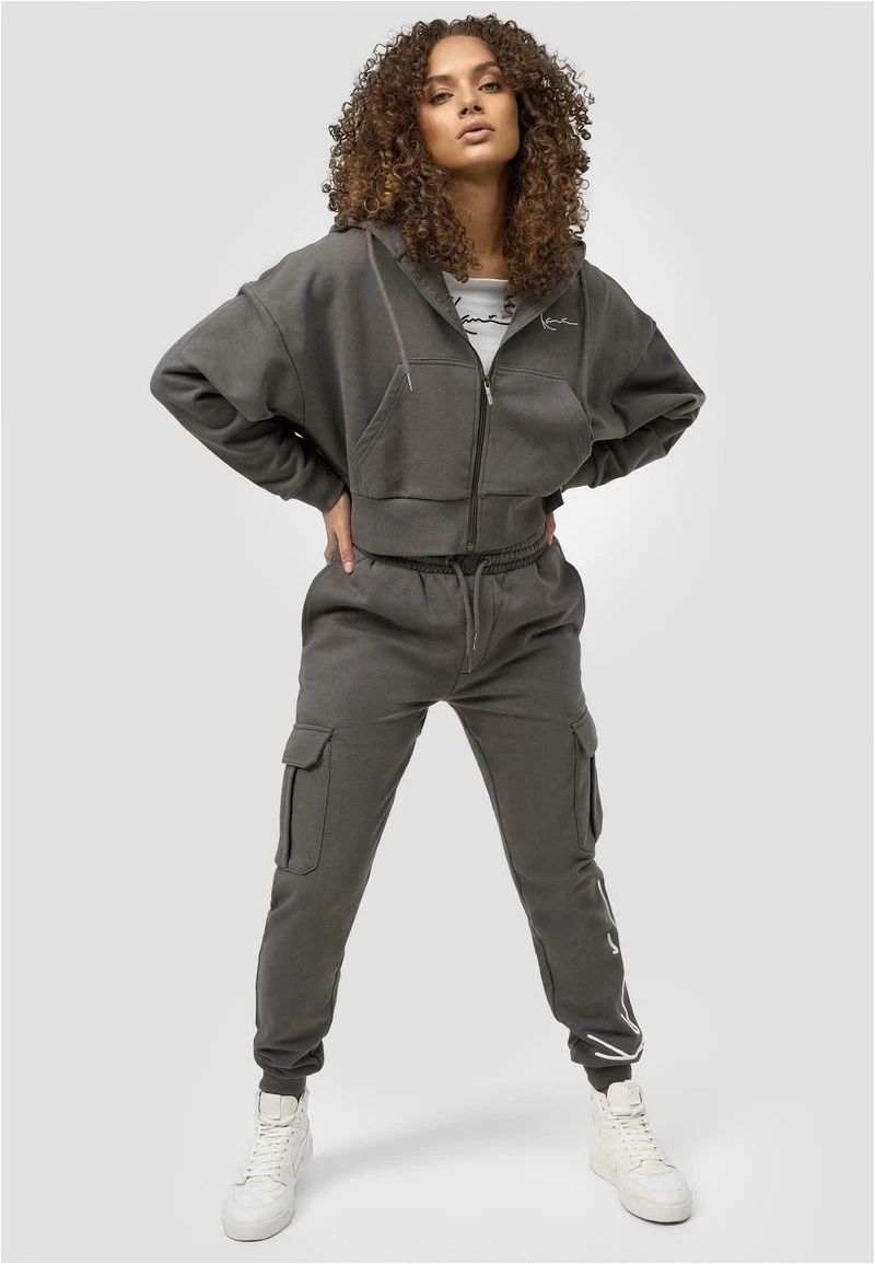 Angebote ⭐ Karl Kani Kapuzenpullover - Dark Grey, Damen 💯 1 Angebote ⭐ Karl Kani Kapuzenpullover - Dark Grey, Damen 💯