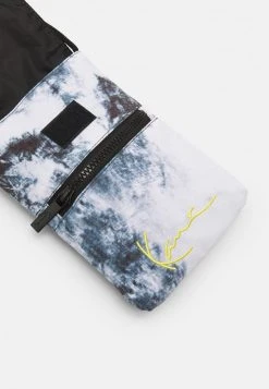 Blitzangebot ⌛ Karl Kani SIGNATURE TIE DYE POUCH BAG UNISEX - Umhängetasche - Black ✔️ -Karl Kani Verkäufe 44703578375c44c69cc14ee4f9d09c5f
