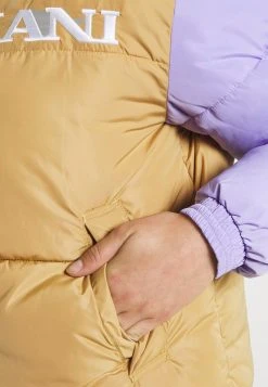 Coupon 🔔 Karl Kani RETRO BLOCK HOODED PUFFER JACKET - Winterjacke - Sand, Damen ⌛ -Karl Kani Verkäufe 4895e018c9864086bbe259acc04aa125