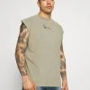 Rabatt ⭐ Karl Kani SMALL SIGNATURE WASHED TEE - T-Shirt Print - Dark Green, Herren ✨ 11 Rabatt ⭐ Karl Kani SMALL SIGNATURE WASHED TEE - T-Shirt Print - Dark Green, Herren ✨ -Karl Kani Verkäufe 4d4cc3a828e946daadf1c0b61e01ed9c