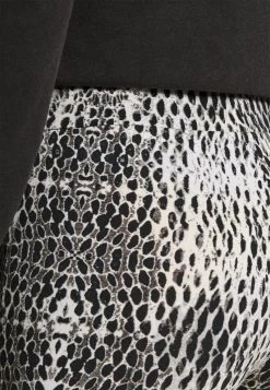 Budget ⭐ Karl Kani SMALL SIGNATURE SNAKE CYCLING - Shorts - White, Damen ❤️ -Karl Kani Verkäufe 50c3dcfdfd924486a105c55f99917525