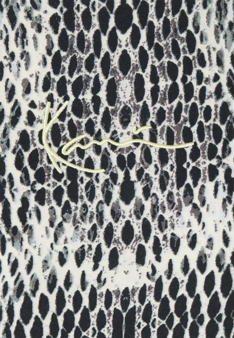 Coupon 🎉 Karl Kani SMALL SIGNATURE SNAKE OVERSIZE TEE - T-Shirt Print - White, Damen ✨ 8 Coupon 🎉 Karl Kani SMALL SIGNATURE SNAKE OVERSIZE TEE - T-Shirt Print - White, Damen ✨ – Bild 8