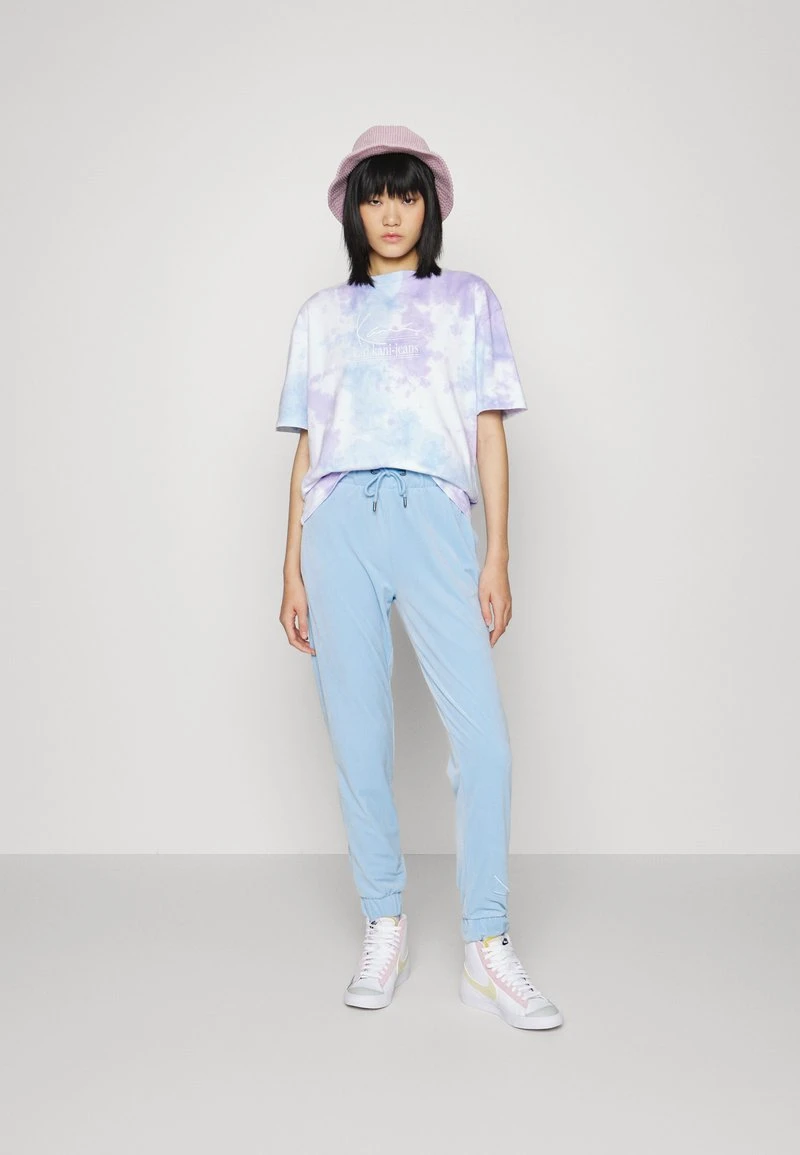 Besorgen ⌛ Karl Kani SIGNATURE TIE DYE TEE - T-Shirt Print - Lilac/light Blue/white, Damen 😍 2 Besorgen ⌛ Karl Kani SIGNATURE TIE DYE TEE - T-Shirt Print - Lilac/light Blue/white, Damen 😍 – Bild 2
