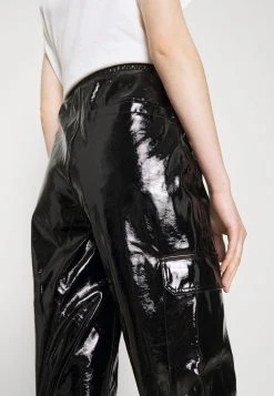 Rabatt 🔔 Karl Kani SIGNATURE GLOSSY PANTS - Stoffhose - Black, Damen ✨ -Karl Kani Verkäufe 54d11ad6e4a847539485d42f1c41e0b6