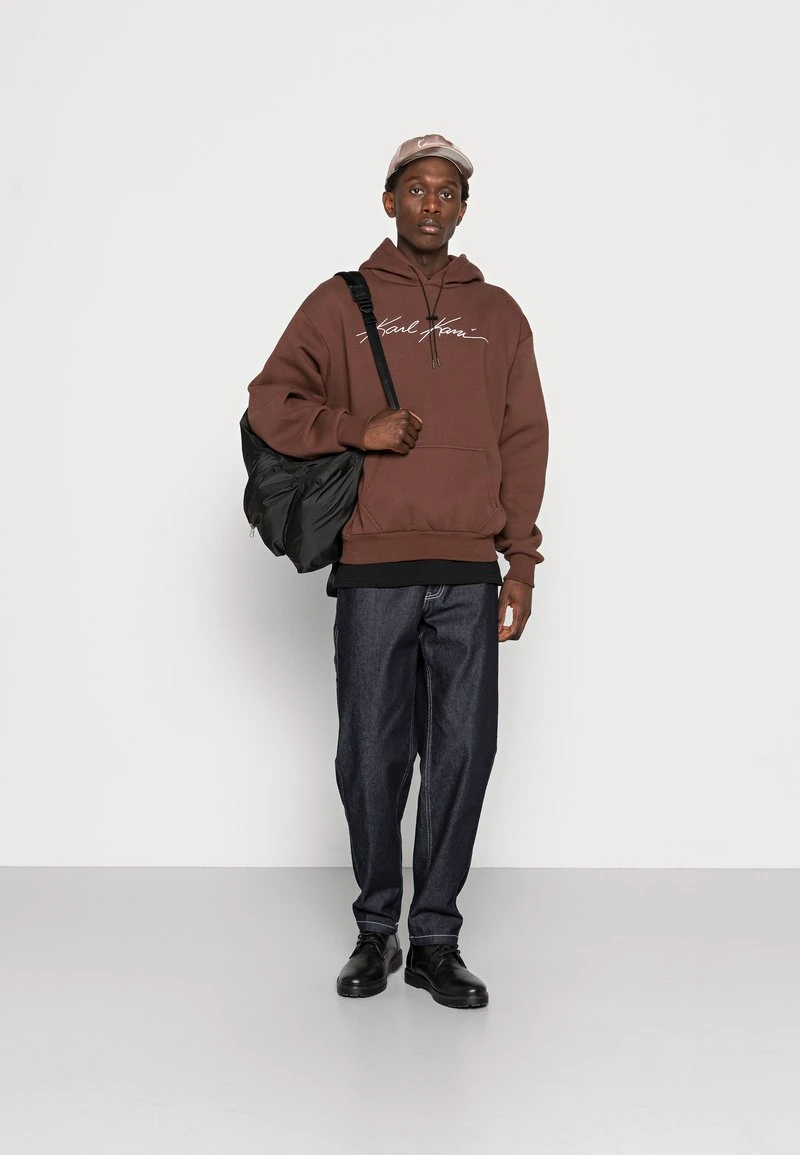 Billig 🥰 Karl Kani AUTOGRAPH HOODIE UNISEX - Kapuzenpullover - Brown 🔥 2 Billig 🥰 Karl Kani AUTOGRAPH HOODIE UNISEX - Kapuzenpullover - Brown 🔥 – Bild 2