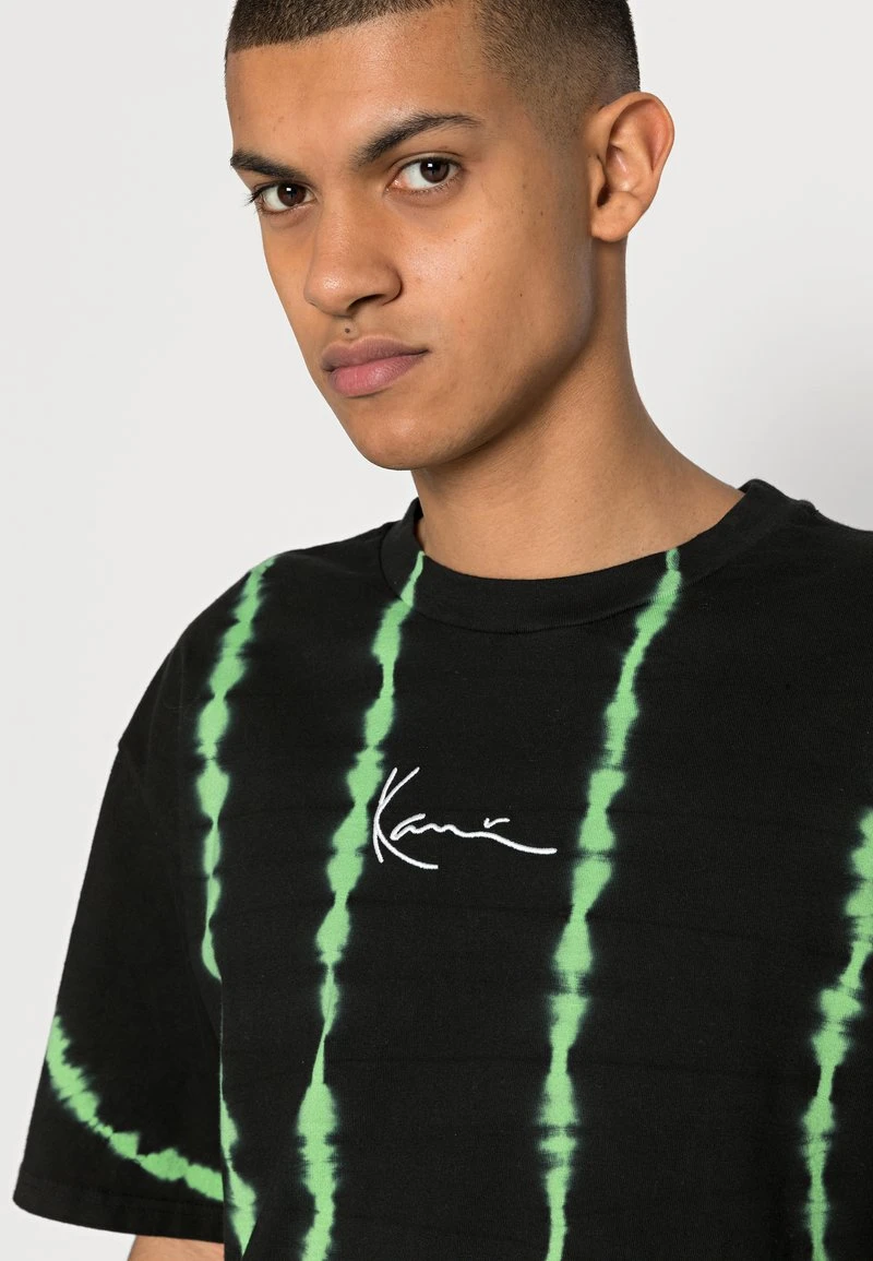 Rabatt 🧨 Karl Kani SMALL SIGNATURE TIE DYE TEE UNISEX - T-Shirt Basic - Black ⭐ 5 Rabatt 🧨 Karl Kani SMALL SIGNATURE TIE DYE TEE UNISEX - T-Shirt Basic - Black ⭐ – Bild 5