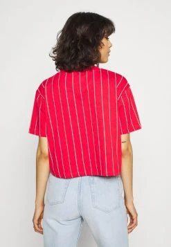 Budget ✔️ Karl Kani SMALL SIGNATURE SHORT PINSTRIPE TEE - T-Shirt Print - Red, Damen ✔️ -Karl Kani Verkäufe 5a6e7090643948608bce60dca9c6bd74