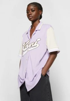 Bester Verkauf ✔️ Karl Kani VARSITY BLOCK ⚾ BASEBALL - T-Shirt Print - Purple, Damen ❤️ 16 Bester Verkauf ✔️ Karl Kani VARSITY BLOCK ⚾ BASEBALL - T-Shirt Print - Purple, Damen ❤️ -Karl Kani Verkäufe 5ddd75c0fd0b4490bb78d517953c4c49