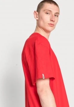 Beste Bewertungen von 👏 KARL KANI X SMILEY® SMALL SIGNATURE TEE UNISEX - T-Shirt Basic - Red 🛒 -Karl Kani Verkäufe 5ee5e3226f604db5a003e7a664787a79