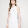 Aktion ❤️ Karl Kani SMALL SIGNATURE GATHERED DRESS - Etuikleid - White, Damen ⭐