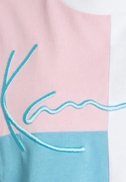 Billig 👏 Karl Kani SIGNATURE BLOCK TEE - T-Shirt Print - Light Blue, Damen ❤️ -Karl Kani Verkäufe 6230c3b323304fb9a0565a4e3099a862