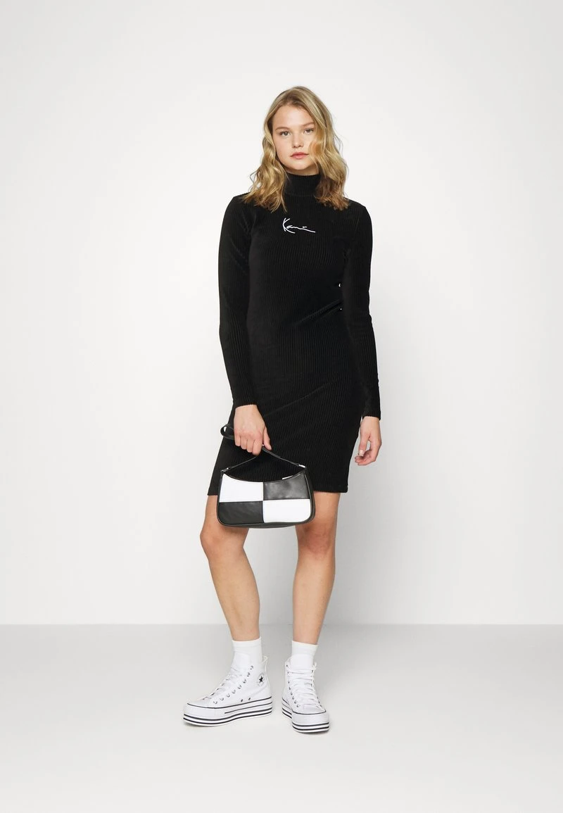 Rabatt 🔔 Karl Kani SMALL SIGNATURE TURTLE NECK 🥰 DRESS - Strickkleid - Black, Damen ✔️ 2 Rabatt 🔔 Karl Kani SMALL SIGNATURE TURTLE NECK 🥰 DRESS - Strickkleid - Black, Damen ✔️ – Bild 2