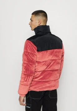 Am billigsten 🔥 Karl Kani RETRO VELVET BLOCK PUFFER UNISEX - Winterjacke - Dark Red ⌛ -Karl Kani Verkäufe 6d0db68ebba84a43aa9f500d0967b065