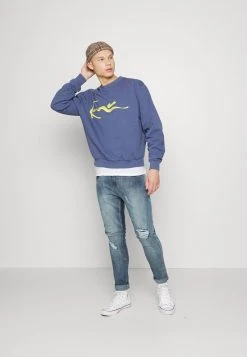 Großhandel ❤️ Karl Kani 3D SIGNATURE CREW UNISEX - Sweatshirt - Blue ✨ -Karl Kani Verkäufe 6dfa872f50554b26bd2150a37cc4ade0
