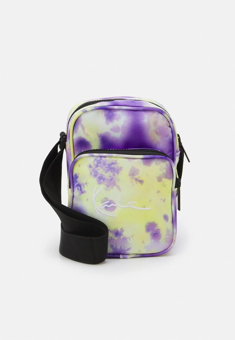 Großhandel ❤️ Karl Kani SIGNATURE TIE DYE MESSENGER - Umhängetasche - Lilac/yellow, Herren 👍 1 Großhandel ❤️ Karl Kani SIGNATURE TIE DYE MESSENGER - Umhängetasche - Lilac/yellow, Herren 👍