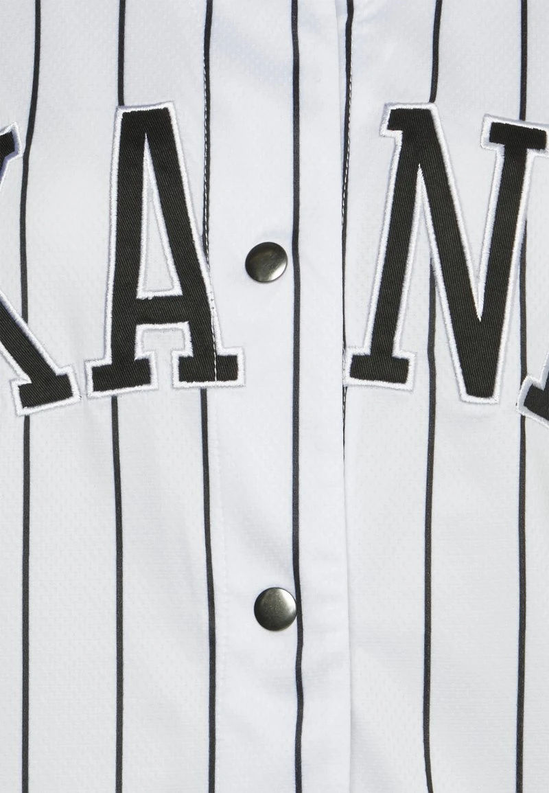 Rabatt 🧨 Karl Kani COLLEGE ⚾ BASEBALL 🥰 DRESS - Freizeitkleid - White, Damen ⌛ 3 Rabatt 🧨 Karl Kani COLLEGE ⚾ BASEBALL 🥰 DRESS - Freizeitkleid - White, Damen ⌛ – Bild 3