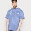 Angebote 😉 Karl Kani SIGNATURE LOGO PINSTRIPE TEE BLUE UNISEX - T-Shirt Print - Blue ⌛ -Karl Kani Verkäufe 73f6bb975a9b4fdd8e26a57578fcb2cc