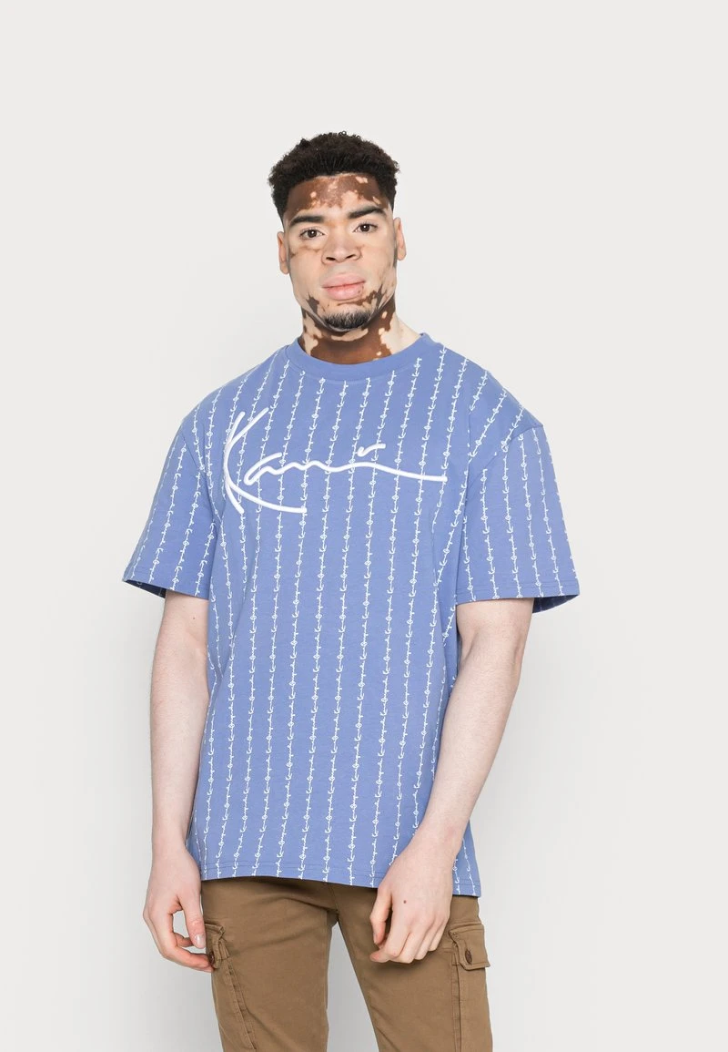Angebote 😉 Karl Kani SIGNATURE LOGO PINSTRIPE TEE BLUE UNISEX - T-Shirt Print - Blue ⌛ 1 Angebote 😉 Karl Kani SIGNATURE LOGO PINSTRIPE TEE BLUE UNISEX - T-Shirt Print - Blue ⌛