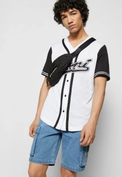 Beste Bewertungen von 👍 Karl Kani RETRO CARGO SHORTS VINTAGE - Shorts - Vintage Mid Blue, Herren ⭐ -Karl Kani Verkäufe 794f08246421439f96c672534cbfe25b