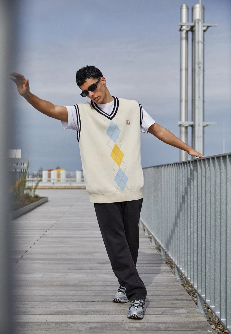 Bestes Angebot 😀 Karl Kani VEST UNISEX - Strickpullover - Cream 🌟 1 Bestes Angebot 😀 Karl Kani VEST UNISEX - Strickpullover - Cream 🌟