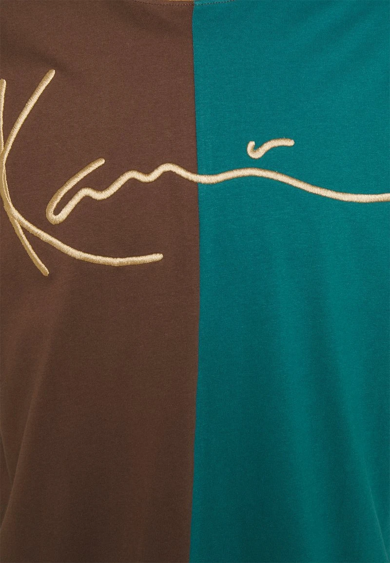 Am billigsten 🛒 Karl Kani SIGNATURE BLOCK TEE UNISEX - T-Shirt Print - Brown ❤️ 3 Am billigsten 🛒 Karl Kani SIGNATURE BLOCK TEE UNISEX - T-Shirt Print - Brown ❤️ – Bild 3