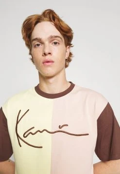 Coupon 👍 Karl Kani UNISEX SIGNATURE BLOCK TEE - T-Shirt Print - Light Yellow ✔️ -Karl Kani Verkäufe 85bd52d566ff4dc8844d6d4988be50d0