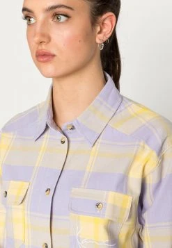 Aktion 🤩 Karl Kani CHEST SIGNATURE - Hemdbluse - Purple, Damen 🎉 -Karl Kani Verkäufe 88baa51d0e75410fb7a86a46b4b7644b