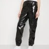 Rabatt 🔔 Karl Kani SIGNATURE GLOSSY PANTS - Stoffhose - Black, Damen ✨ -Karl Kani Verkäufe 89fee1628ce44785a00b43484105d5db