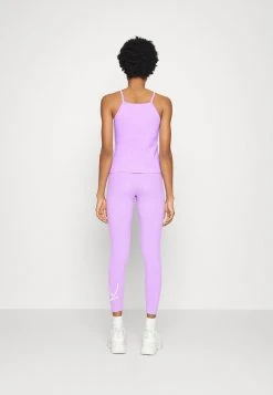 Neu ✔️ Karl Kani SIGNATURE - Leggings - Hosen - Purple, Damen ✨ 7 Neu ✔️ Karl Kani SIGNATURE - Leggings - Hosen - Purple, Damen ✨ -Karl Kani Verkäufe 8a57afb96f8140d2a8e175e26337797c
