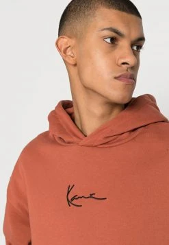 Aktion 🔥 Karl Kani SMALL SIGNATURE HOODIE RUST UNISEX - Kapuzenpullover - Rust ⭐ -Karl Kani Verkäufe 8d244f610cb74961b72132154f401874