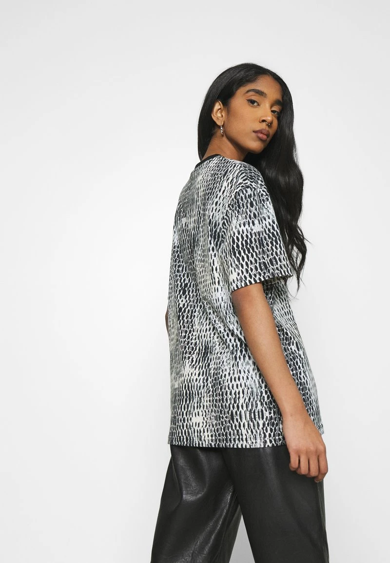 Coupon 🎉 Karl Kani SMALL SIGNATURE SNAKE OVERSIZE TEE - T-Shirt Print - White, Damen ✨ 4 Coupon 🎉 Karl Kani SMALL SIGNATURE SNAKE OVERSIZE TEE - T-Shirt Print - White, Damen ✨ – Bild 4