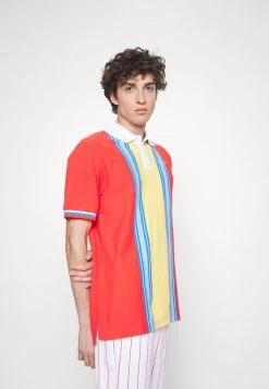 Brandneu ❤️ Karl Kani CHEST SIGNATURE STRIPE TEE - Poloshirt - Red, Herren ❤️ -Karl Kani Verkäufe 90f2584675c5496da3140223a7a199fd